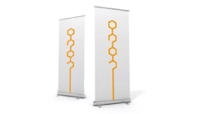 Zwei freistehende Roll-Up-Displays